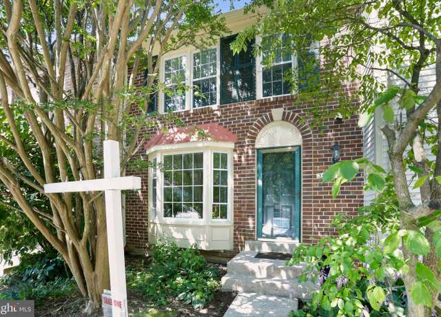 Property at 5440 New London Park Dr, Fairfax, VA 22032, 3 beds, 3.5 baths