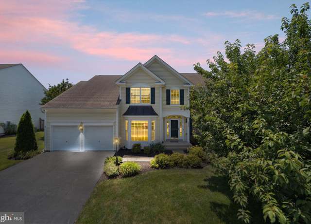 Property at 9242 Glen Meadow Ln, Bristow, VA 20136, 4 beds, 3.5 baths
