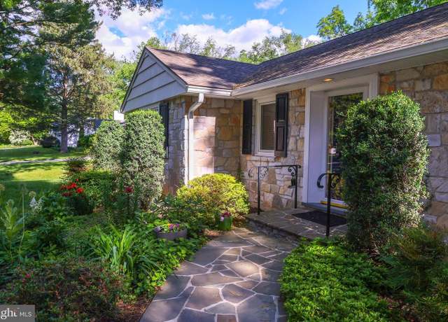 Property at 13209 Briarcliff Dr, Hagerstown, MD 21742, 3 beds, 2.5 baths