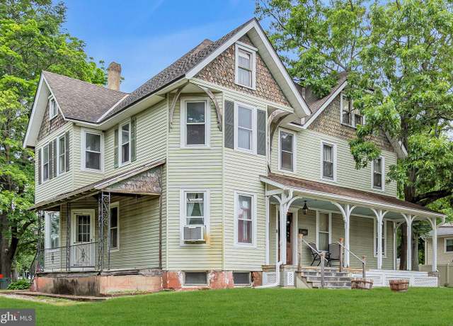 Property at 121 Union Ave, Stratford, NJ 08084, 5 beds, 2 baths