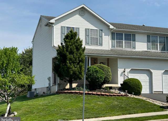 Property at 349 Oneida Dr, Sinking Spring, PA 19608, 3 beds, 2.5 baths