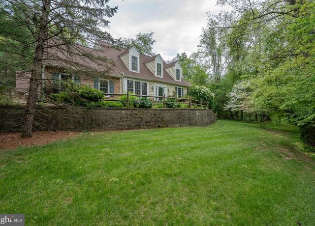 Property at 725 Kincaid Mills Ln, Wallingford, PA 19086, 3 beds, 2.5 baths
