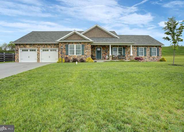 Property at 230 Meadowcreek Dr N, Chambersburg, PA 17202, 3 beds, 2.5 baths