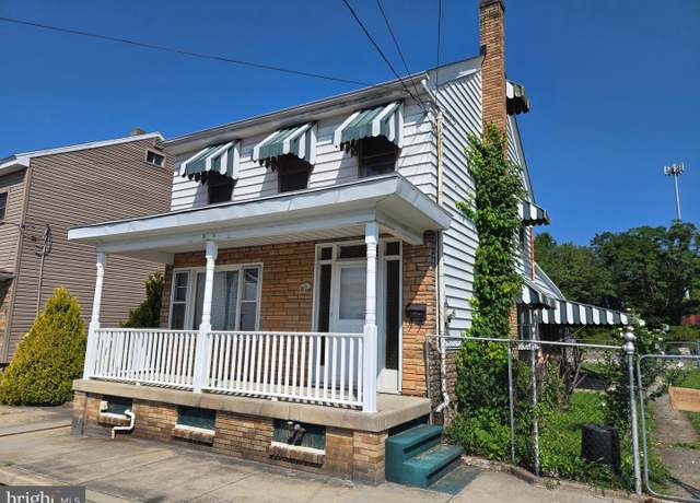 Property at 14 Pottsville St, Port Carbon, PA 17965, 4 beds, 1.5 baths