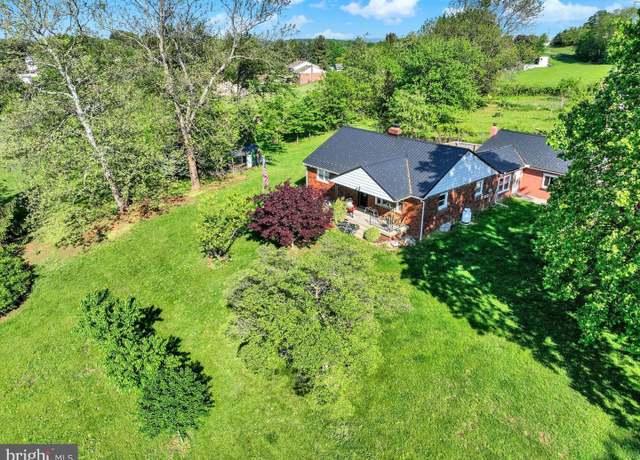 Property at 233 Manor Rd, Red Lion, PA 17356, 2 beds, 1 bath