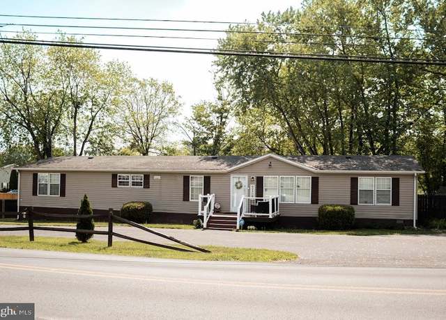 Property at 406 Jenny Wren Dr, Martinsburg, WV 25404, 4 beds, 2 baths