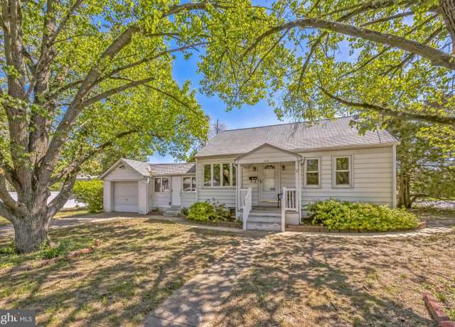 Property at 23 Center, Delran, NJ 08075, 3 beds, 1.5 baths