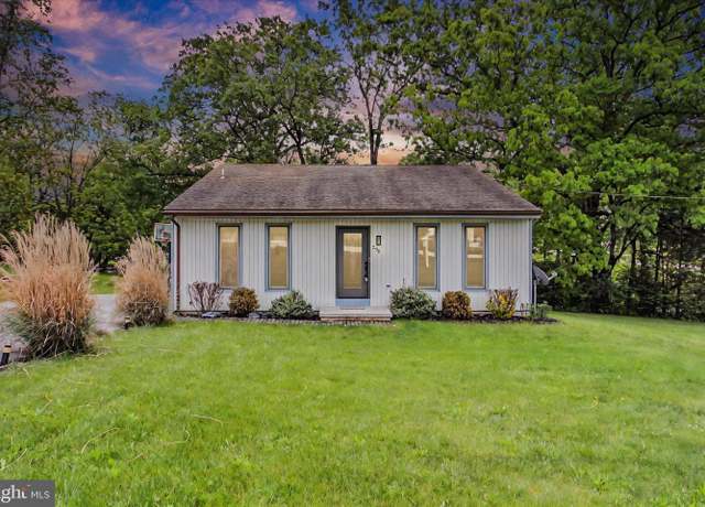 Property at 298 Lake Meade Dr, East Berlin, PA 17316, 4 beds, 1.5 baths
