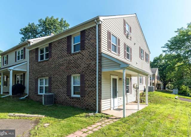 Property at 501 Hickory Ln, Sellersville, PA 18960, 2 beds, 1.5 baths