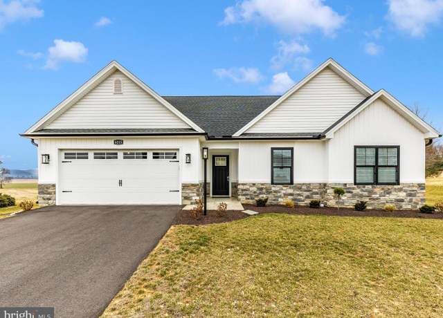Property at 6215 Oak Leaf Ln N, Fayetteville, PA 17222, 4 beds, 2 baths