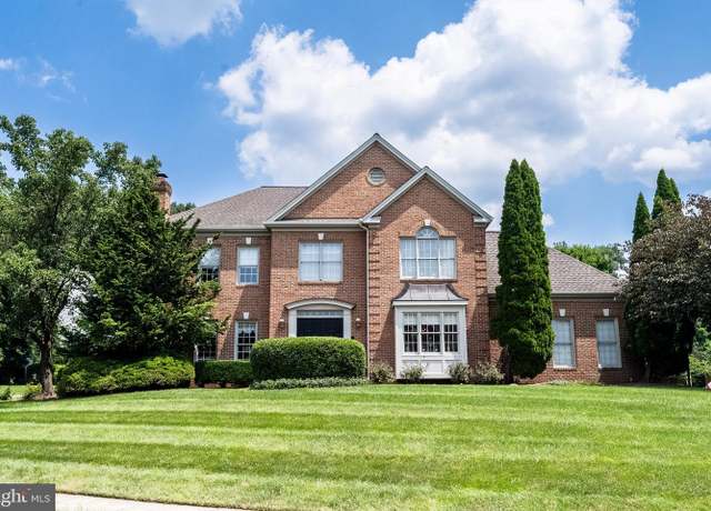 Property at 13898 Old Nursery Ct, Chantilly, VA 20151, 4 beds, 4.5 baths