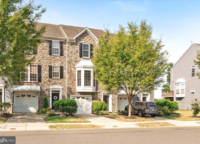 Property at 44 River Ln, Delanco, NJ 08075, 3 beds, 2.5 baths