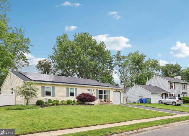 Property at 5 Grayburn Dr, Marlton, NJ 08053, 4 beds, 2 baths
