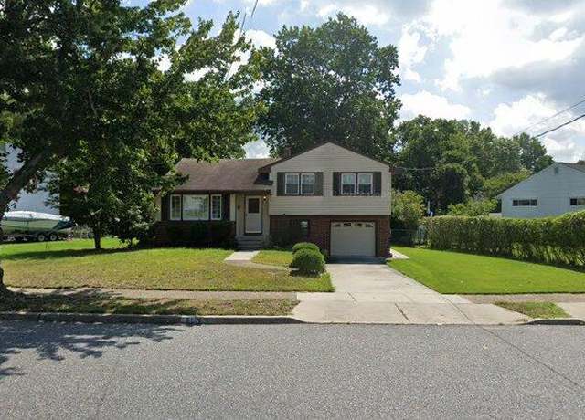 Property at 51 Holly Dr, West Deptford, NJ 08096, 3 beds, 1.5 baths