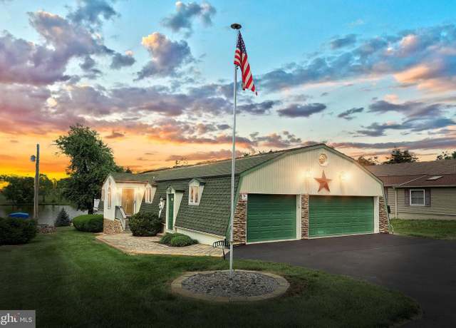 Property at 627 Heritage Dr, Gettysburg, PA 17325, 3 beds, 2.5 baths