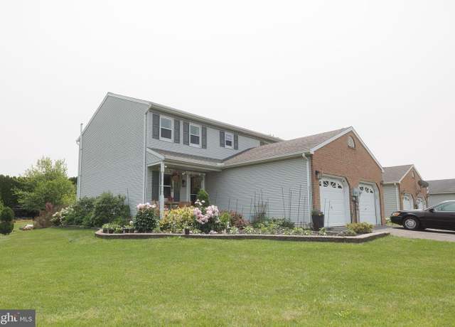 Property at 121 Palm Ln, Lebanon, PA 17042, 3 beds, 2 baths
