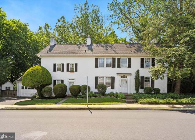 Property at 301 E Moreland Rd, Willow Grove, PA 19090, 4 beds, 2.5 baths