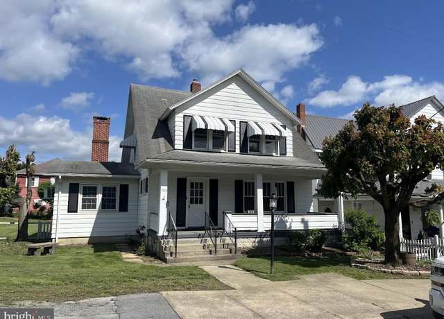 Property at 706 Highland Ave, Lewistown, PA 17044, 3 beds, 1.5 baths