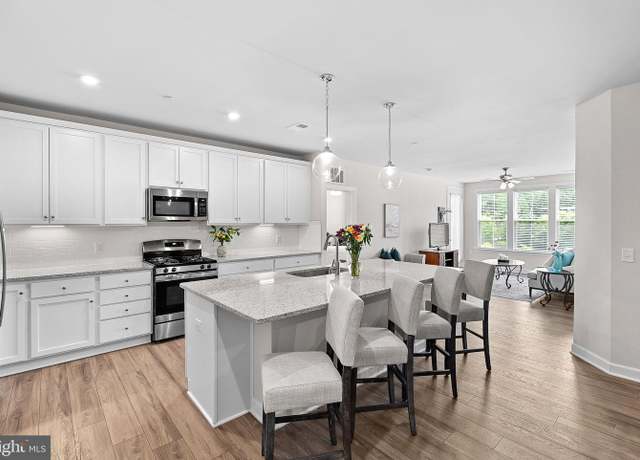 Property at 3927 Fair Ridge Dr #305, Fairfax, VA 22033, 2 beds, 2 baths