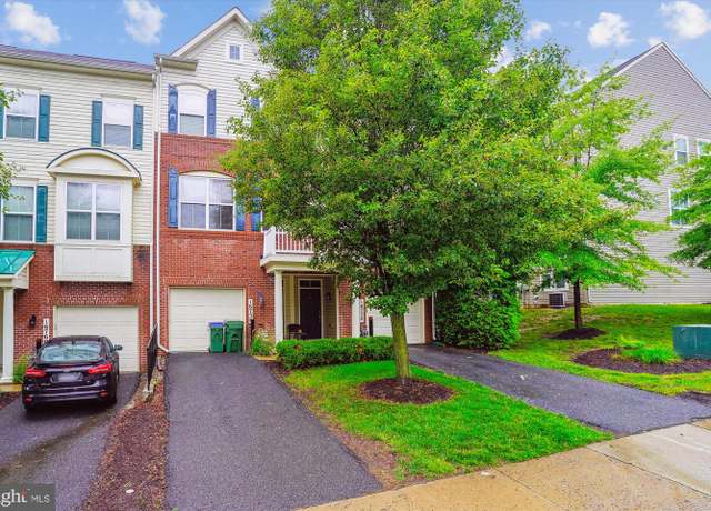 Property at 16758 Blackjack Oak Ln, Woodbridge, VA 22191, 2 beds, 2.5 baths