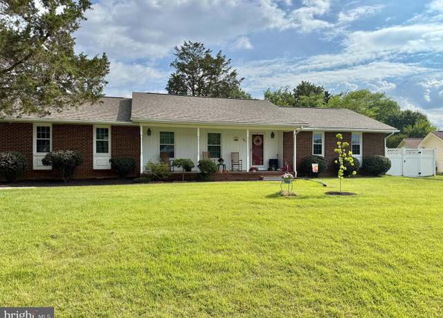 Property at 307 Butternut Dr, Fredericksburg, VA 22408, 3 beds, 2 baths