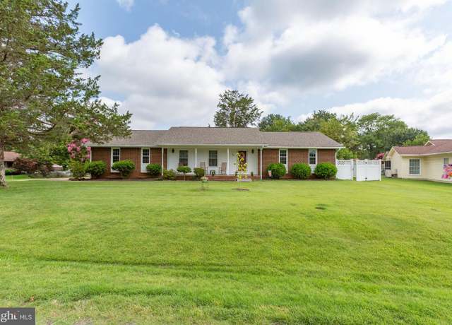 Property at 307 Butternut Dr, Fredericksburg, VA 22408, 3 beds, 2 baths