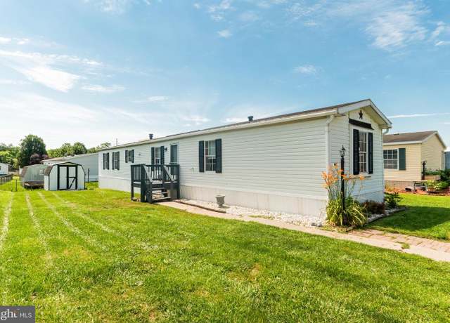 Property at 803 Royal Crest Dr, Martinsburg, WV 25401, 3 beds, 2 baths