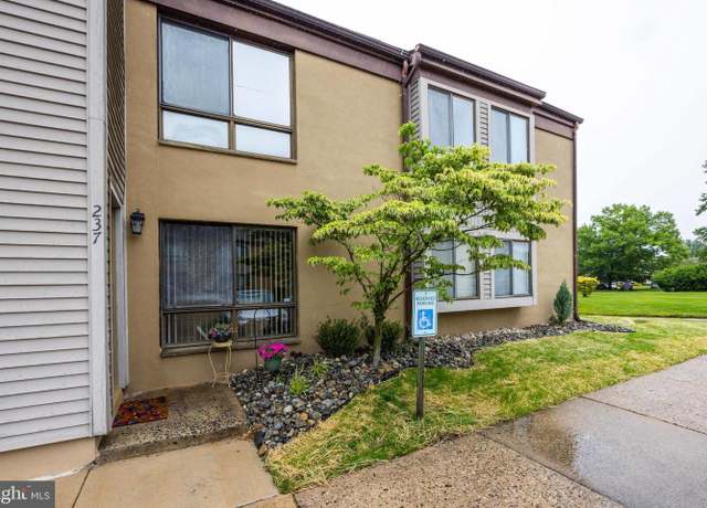 Property at 237 James Ct, Marlton, NJ 08053, 2 beds, 1.5 baths