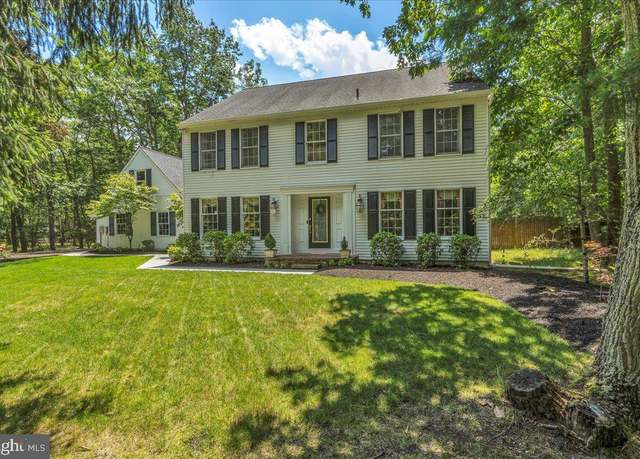 Property at 14 Glen Lake Dr, Medford, NJ 08055, 4 beds, 2.5 baths