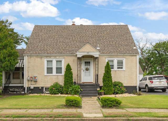 Property at 245 Mott Ave, Burlington, NJ 08016, 5 beds, 2.5 baths
