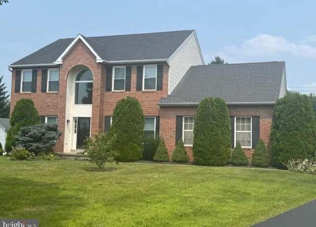 Property at 1124 Longwood Dr, Quakertown, PA 18951, 4 beds, 2.5 baths