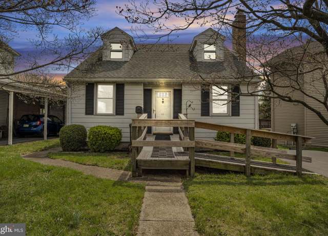 Property at 413 W Marble St, Mechanicsburg, PA 17055, 3 beds, 1.5 baths
