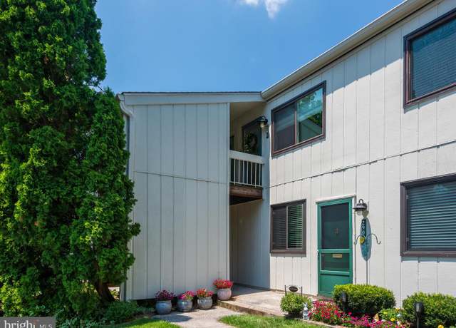 Property at 291 Summit House #291, West Chester, PA 19382, 2 beds, 1 bath
