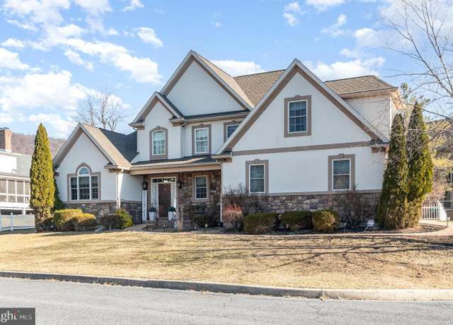 Property at 2452 Mercedes Ct, Harrisburg, PA 17112, 4 beds, 4.5 baths