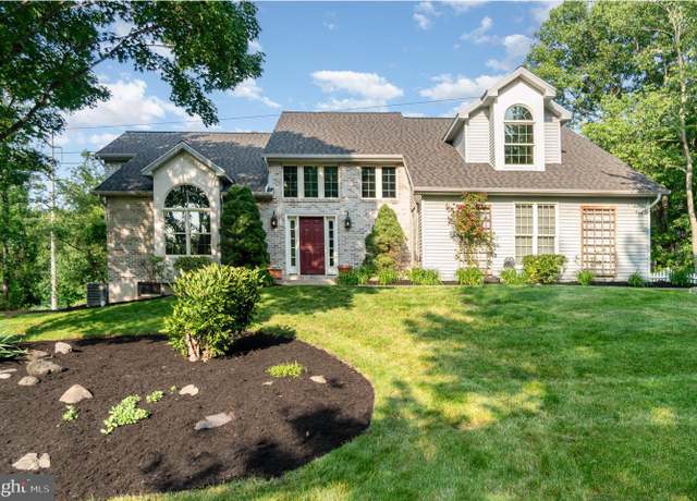 Property at 105 Old Federal Rd, Harrisburg, PA 17110, 4 beds, 2.5 baths