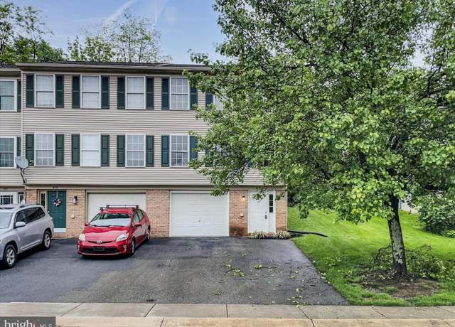Property at 677 Rockwood Dr, Elizabethtown, PA 17022, 3 beds, 1.5 baths