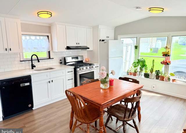 Property at 38 Clara St, Norristown, PA 19403, 2 beds, 1 bath