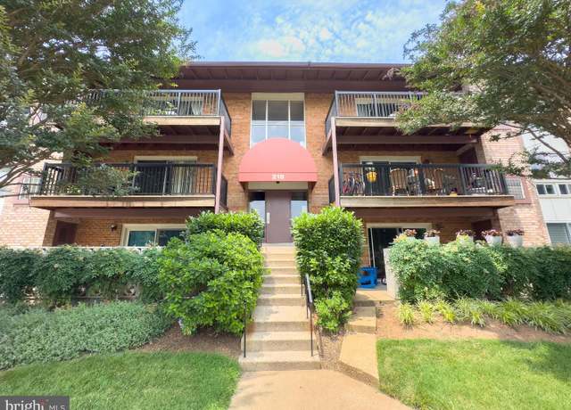 Property at 218 Locust St SE #151, Vienna, VA 22180, 2 beds, 1 bath