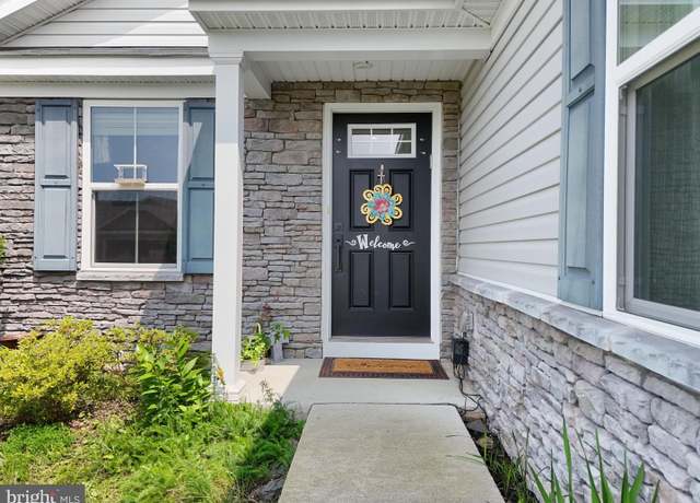 Property at 510 Oxford Way, Martinsburg, WV 25405, 2 beds, 2 baths