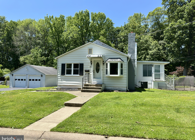 Property at 802 Woodland Ave, Wilmington, DE 19808, 2 beds, 1.5 baths