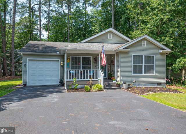Property at 10 Magnolia Pl, Berlin, MD 21811, 3 beds, 2 baths