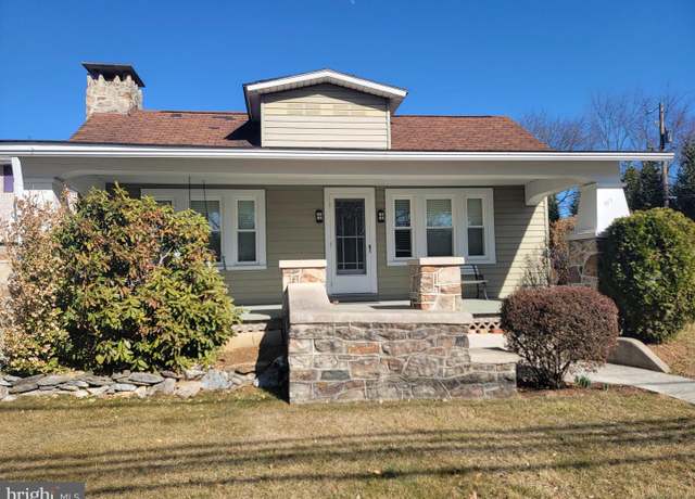 Property at 419 S Broad St, Mechanicsburg, PA 17055, 3 beds, 1 bath