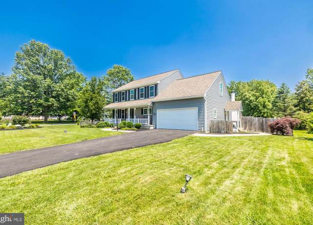 Property at 102 Stonebridge Ln, Downingtown, PA 19335, 4 beds, 3.5 baths