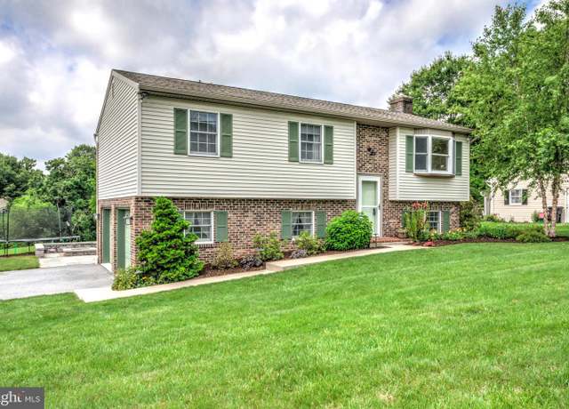 Property at 12 Pewter Dr, Lititz, PA 17543, 3 beds, 2 baths