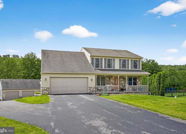 Property at 32 Fairway Dr, Jonestown, PA 17038, 4 beds, 2.5 baths
