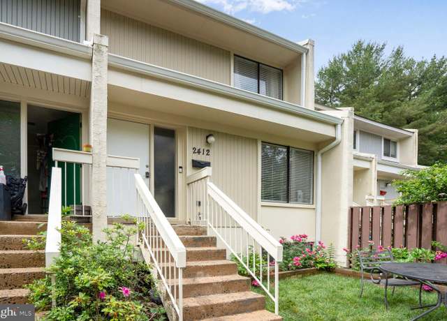 Property at 2412 Southgate Sq, Reston, VA 20191, 3 beds, 3.5 baths