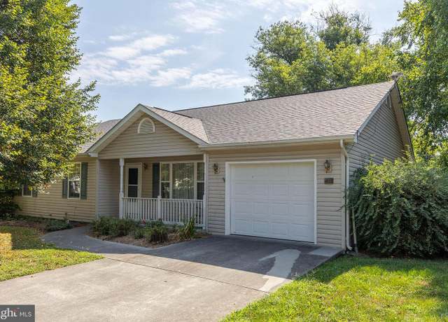 Property at 423 Crescent Dr, Winchester, VA 22601, 3 beds, 2 baths