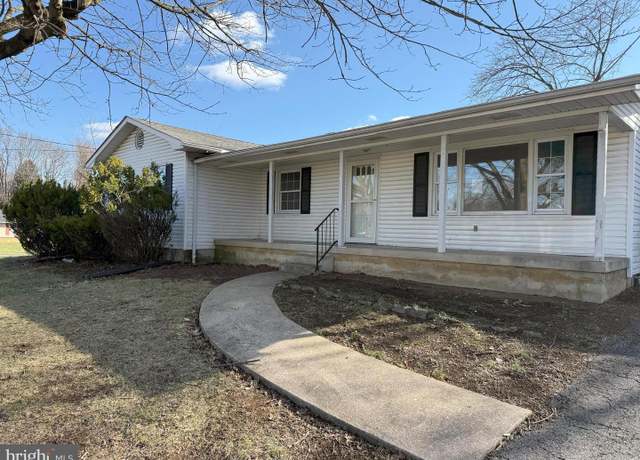 Property at 200 Greenbriar Rd, Martinsburg, WV 25401, 4 beds, 2 baths