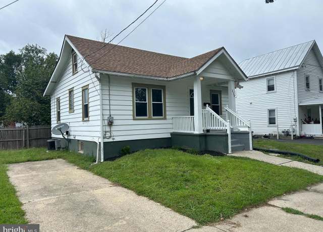 Property at 110 W Elmer St, Vineland, NJ 08360, 2 beds, 1 bath