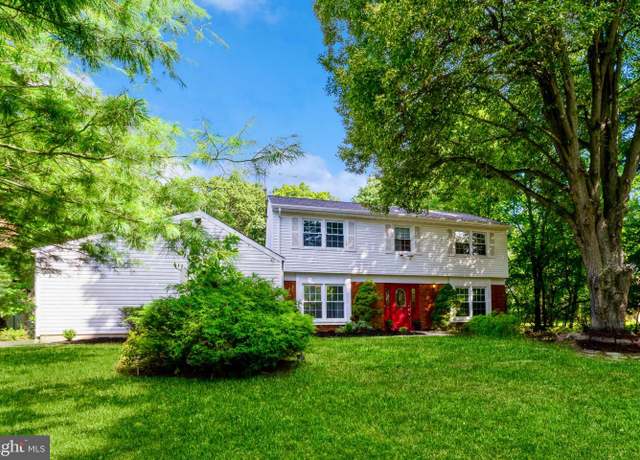 Property at 36 Merion Dr, Manalapan, NJ 07726, 4 beds, 2.5 baths